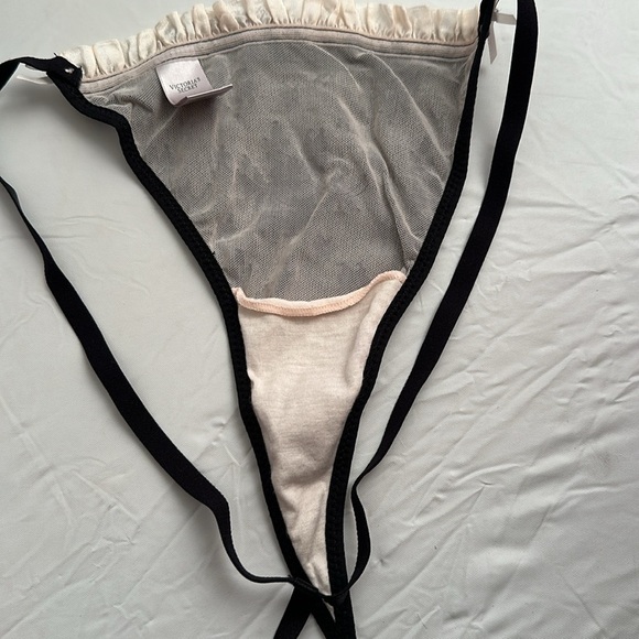 Victoria’s Secret light pink and black nylon lace v-string - Picture 11 of 12